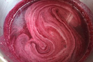 Desert prajitura cu foi, crema de lamaie si jeleu de zmeura