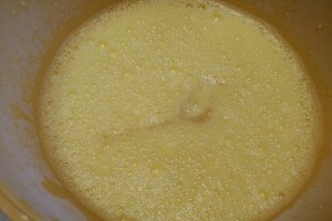 Desert prajitura cu foi, crema de lamaie si jeleu de zmeura