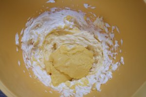 Desert prajitura cu foi, crema de lamaie si jeleu de zmeura