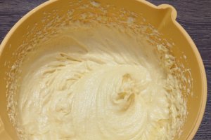 Desert prajitura cu foi, crema de lamaie si jeleu de zmeura