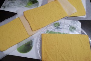Desert prajitura cu foi, crema de lamaie si jeleu de zmeura