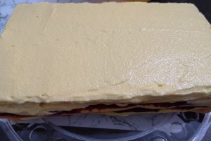 Desert prajitura cu foi, crema de lamaie si jeleu de zmeura