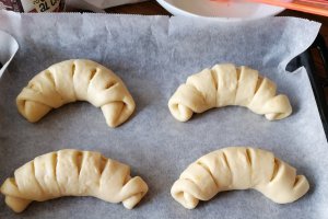 Cornuri pufoase cu iaurt