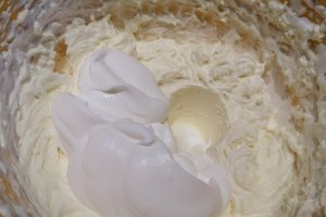 Desert tort cu ciocolata, mure si dantela de ciocolata