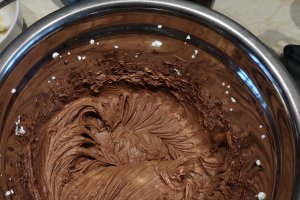 Desert tort cu ciocolata, mure si dantela de ciocolata