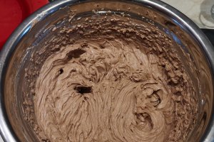 Desert tort cu ciocolata, mure si dantela de ciocolata