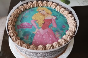 Desert tort cu ciocolata, mure si dantela de ciocolata