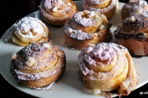 Desert briosa Melc cu gem de prune