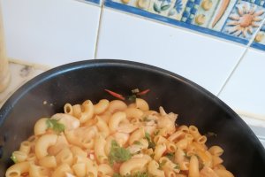 Peste cu paste macaroni