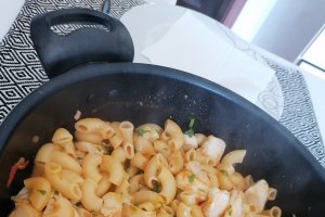 Peste cu paste macaroni