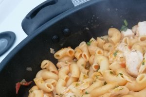Peste cu paste macaroni