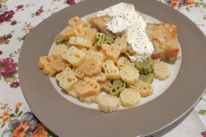 Paste tricolore cu file de cod