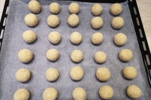 Aperitiv bulete de branza si cartofi