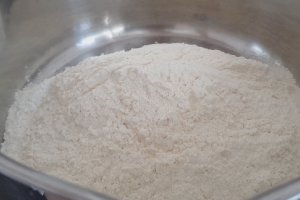 Chifle pufoase cu usturoi  - fara framantare