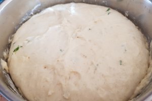 Chifle pufoase cu usturoi  - fara framantare