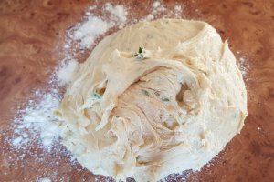 Chifle pufoase cu usturoi  - fara framantare