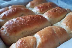 Chifle pufoase cu usturoi  - fara framantare