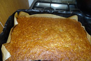 Desert prajitura cu banane si piersici