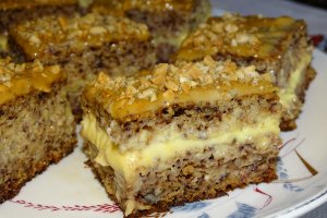 Desert prajitura cu banane si piersici