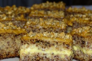 Desert prajitura cu banane si piersici