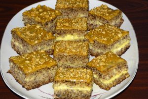 Desert prajitura cu banane si piersici