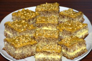 Desert prajitura cu banane si piersici