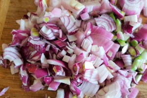 Tocanita de cartofi cu chimen si costita afumata de porc