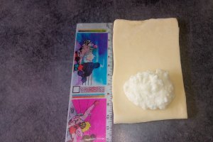 Aperitiv pateuri cu branza din aluat de foietaj facut in casa