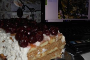 Desert tort cu crema de nes si visine