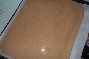Desert rulada cu crema de cafea si dulceata acrisoara
