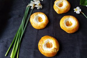 Desert gogosi cu branza si gem, la cuptor