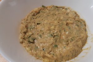 Piept de curcan marinat in crusta de mustar si ierburi aromatice la cuptor
