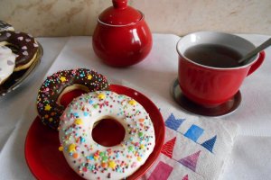 Desert gogosi la cuptor, glazurate cu ciocolata