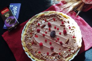 Desert tarta cu ciocolata si banane