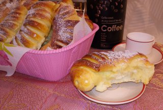 Desert cornuri pariziene umplute cu crema patisera