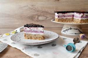 Desert cheesecake cu mure si dulceata de afine, fara zahar