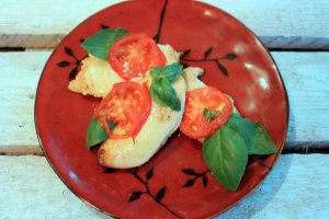 Piept de pui cu mozarella si rosii