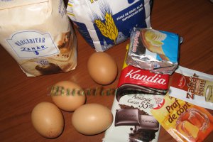 Tort cu mousse de visine si ciocolata