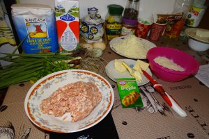 Placinta cu carne si branza
