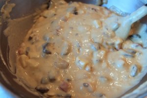 Aperitiv chec cu mozarella, masline si cubulete de bacon