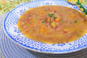 Ciorba de fasole cu busuioc