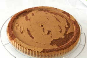 Desert tarta cu blat pufos, crema de portocale si bezea