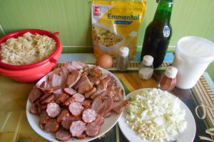 Varza acra calita, cu afumaturi, smantana si cascaval, la cuptor
