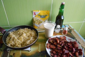 Varza acra calita, cu afumaturi, smantana si cascaval, la cuptor