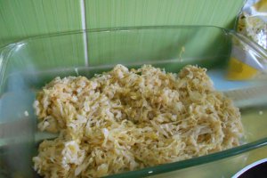 Varza acra calita, cu afumaturi, smantana si cascaval, la cuptor
