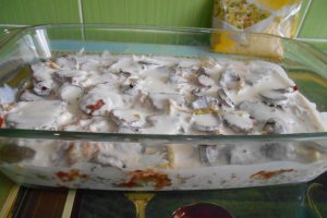 Varza acra calita, cu afumaturi, smantana si cascaval, la cuptor