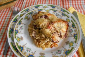 Varza acra calita, cu afumaturi, smantana si cascaval, la cuptor