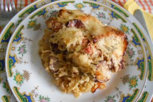 Varza acra calita, cu afumaturi, smantana si cascaval, la cuptor