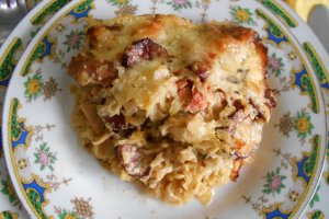 Varza acra calita, cu afumaturi, smantana si cascaval, la cuptor