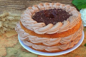 Desert tort cu blat de vanilie si crema de ciocolata